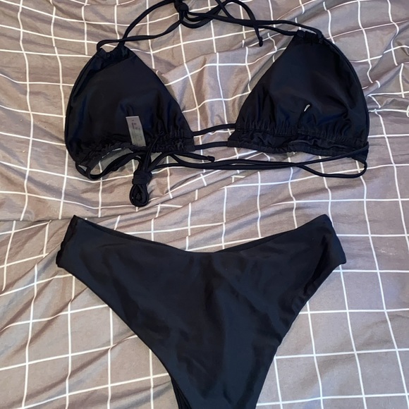 Black bikini - Picture 2 of 4